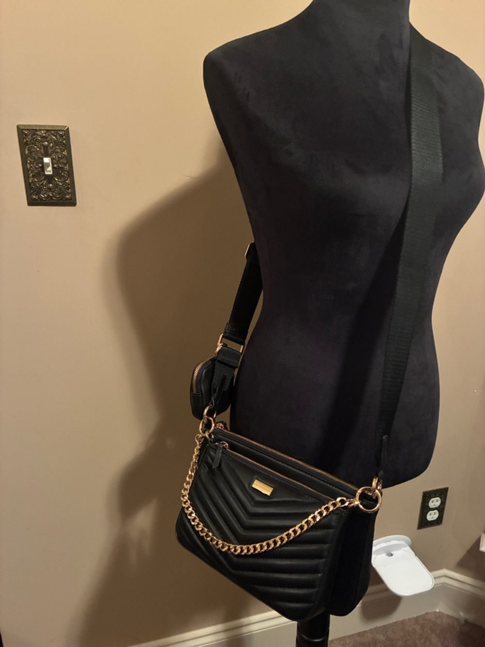 Crossbody Multi-Set Handbag - Picture 5 of 9